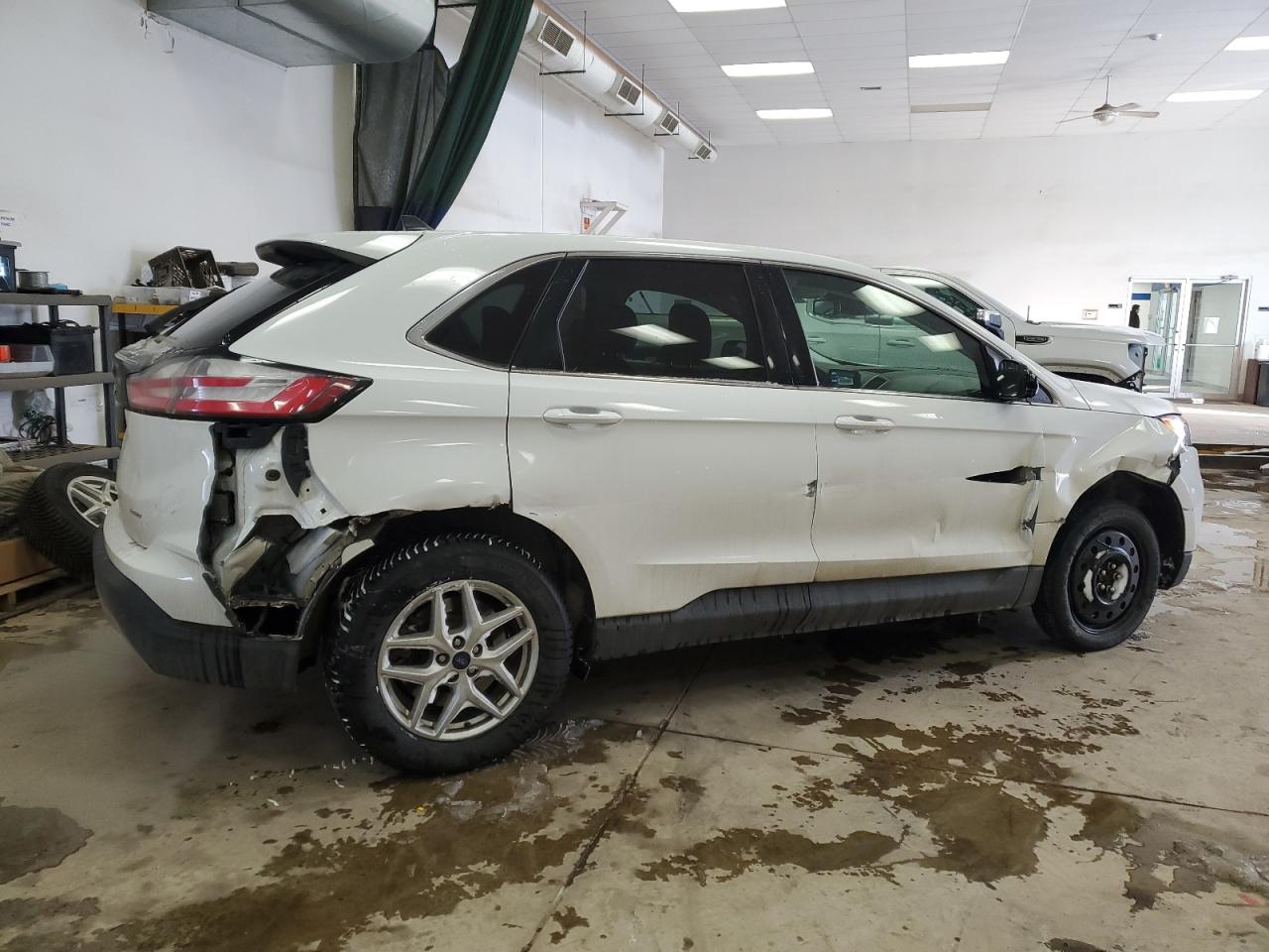 2022 Ford Edge - Image 3