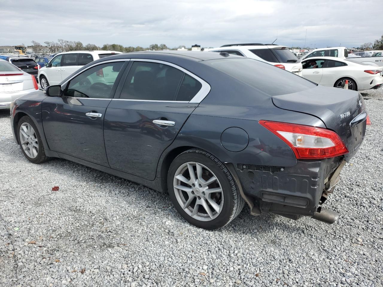 2010 Nissan Maxima - Image 2