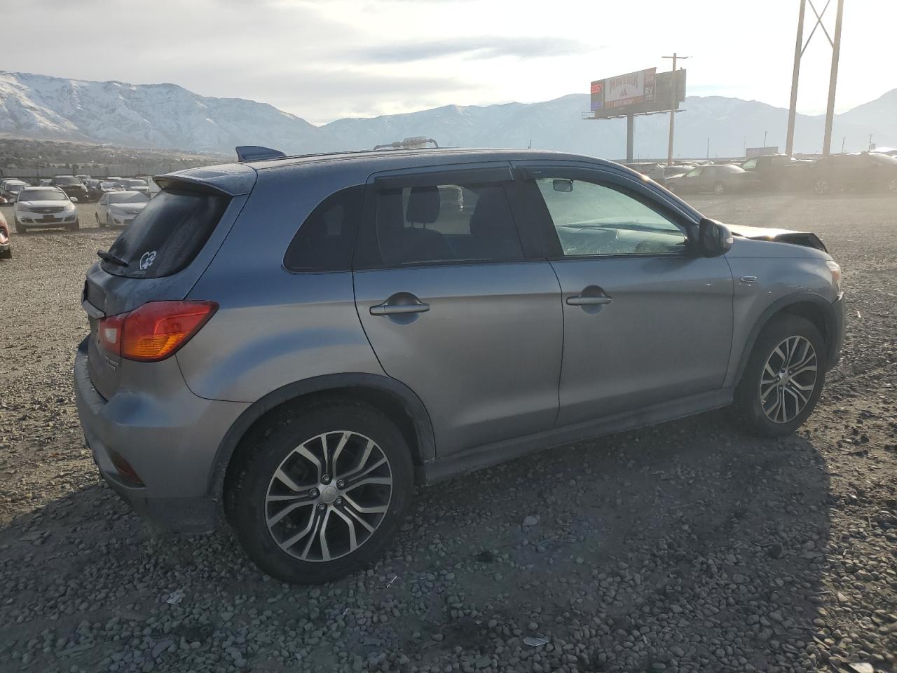 2018 Mitsubishi Outlander - Image 3