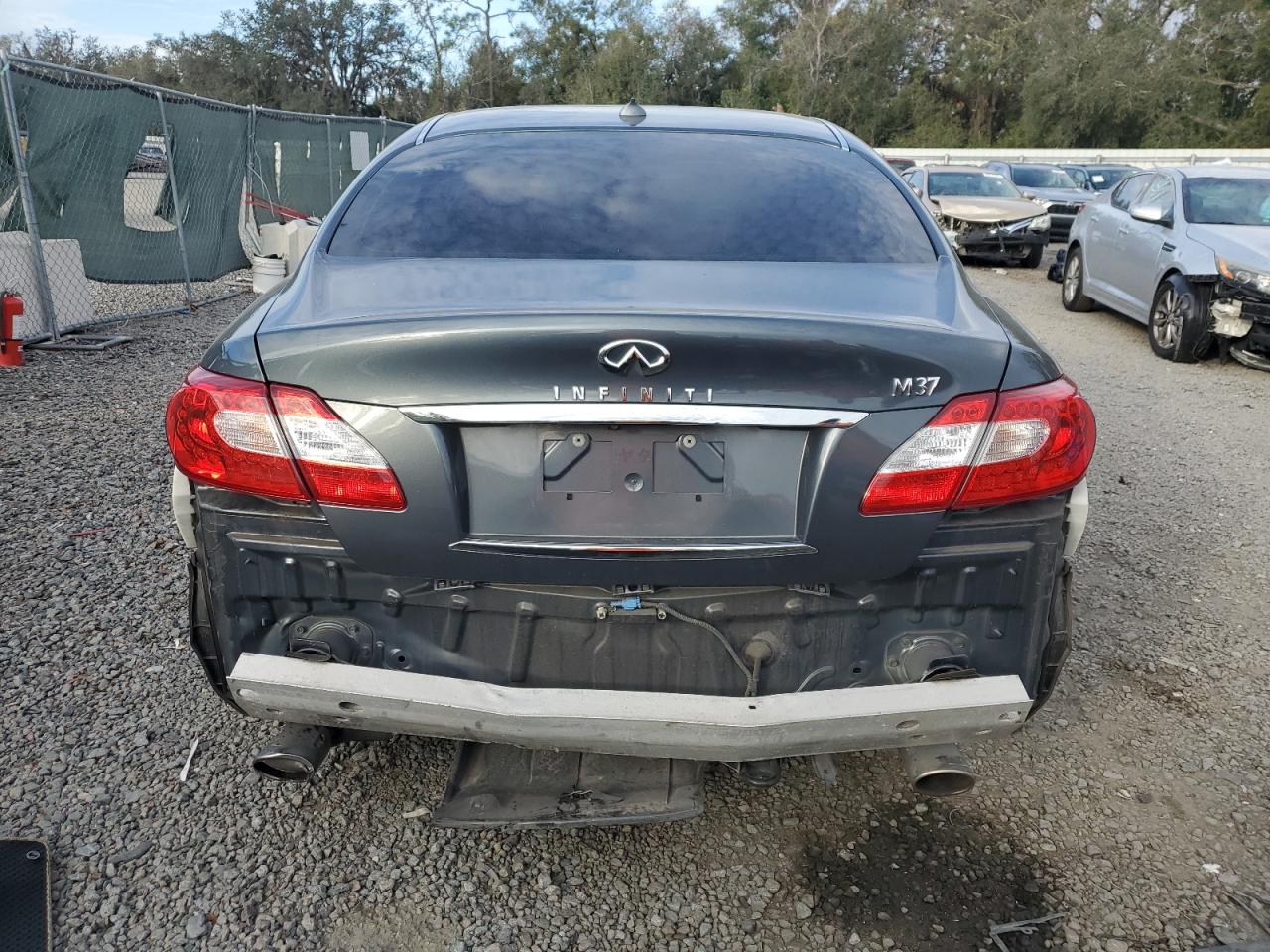 2012 Infiniti M - Image 6