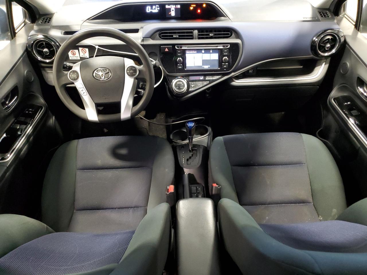 2016 Toyota Prius - Image 8