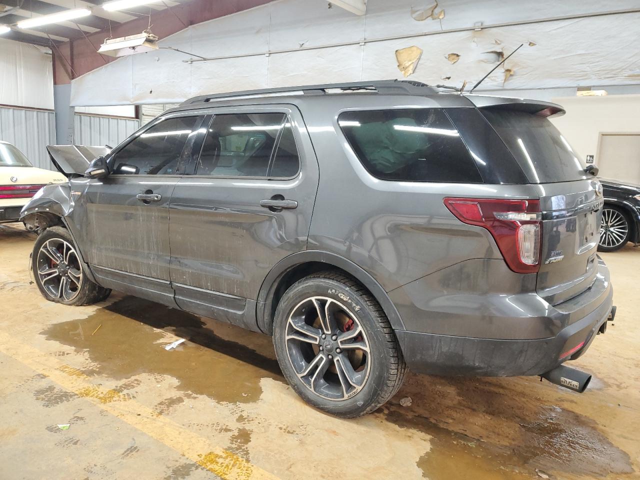 2015 Ford Explorer - Image 2