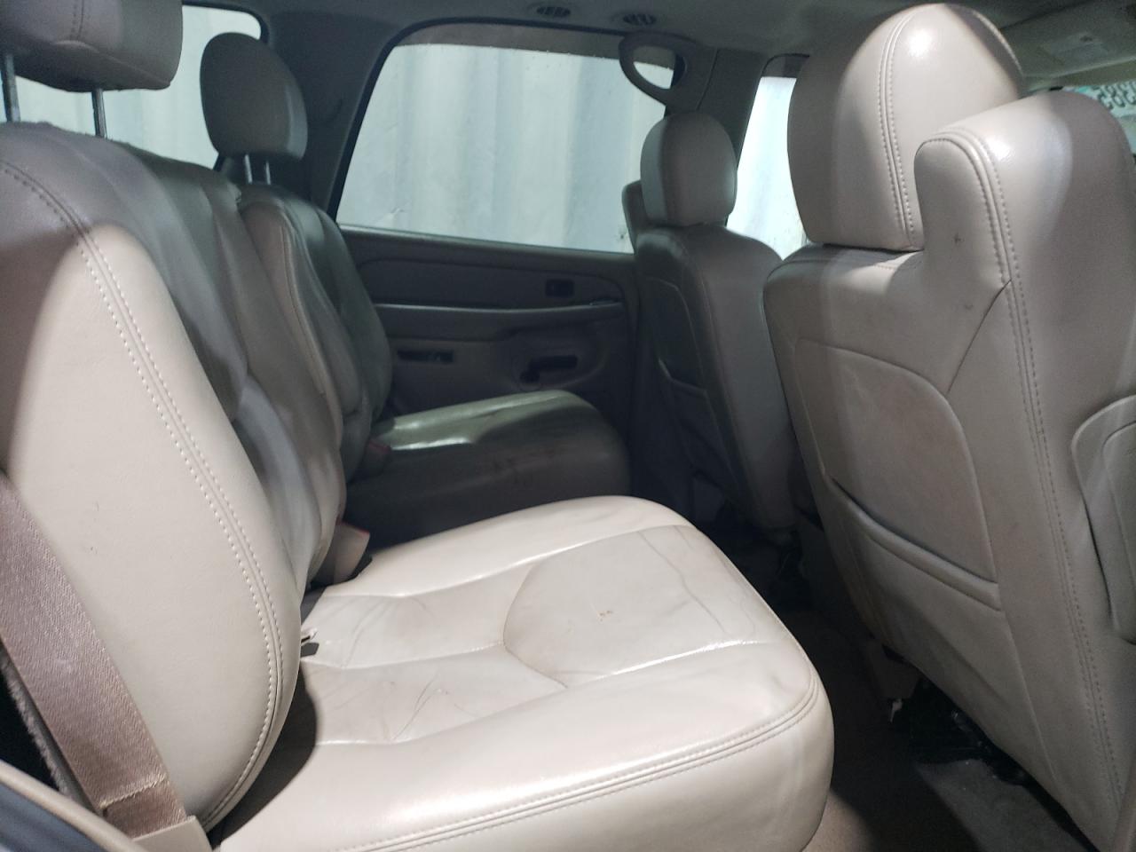 2005 Chevrolet Tahoe - Image 11