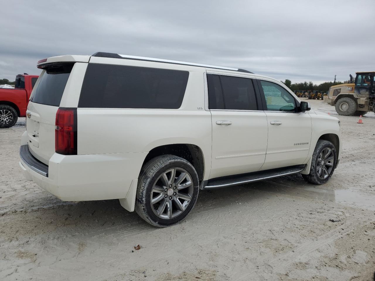 VIN 1GNSKKKC8FR518276 2015 CHEVROLET SUBURBAN no.3