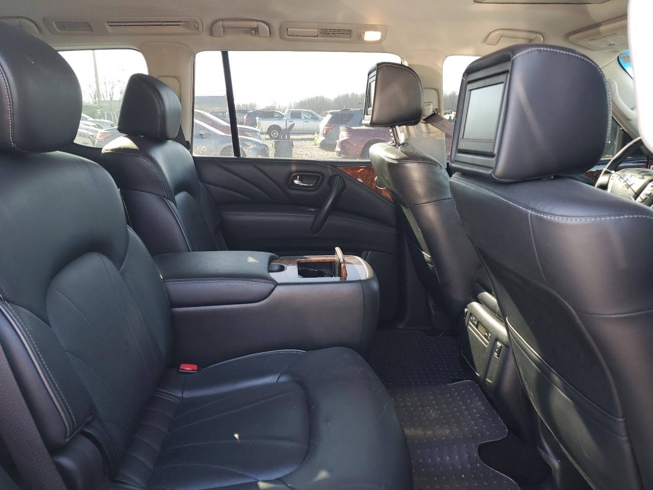 2015 Infiniti QX80 - Image 11