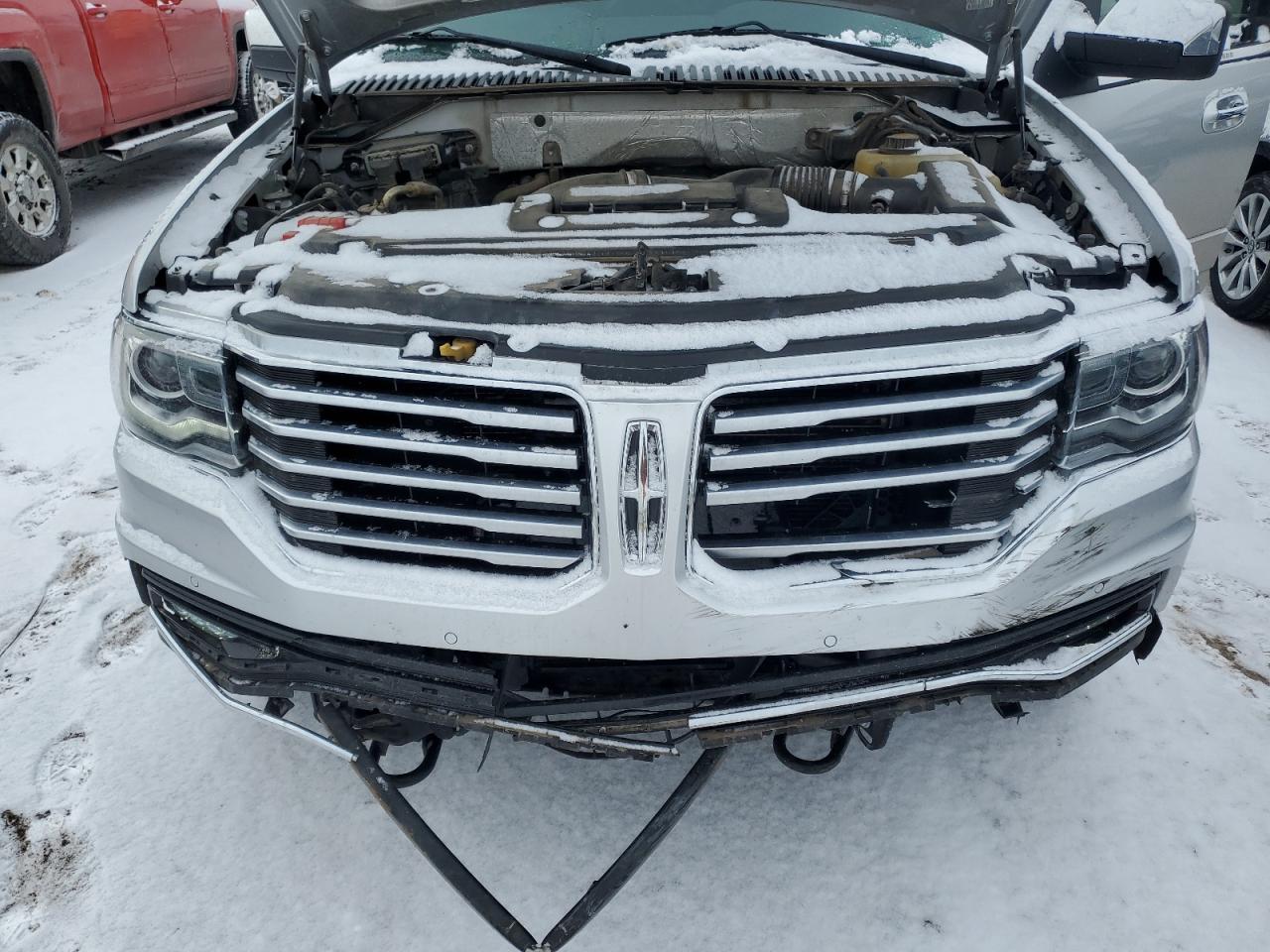 2016 Lincoln Navigator - Image 12