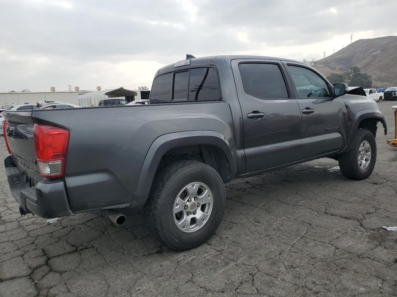 2016 Toyota Tacoma - Image 3