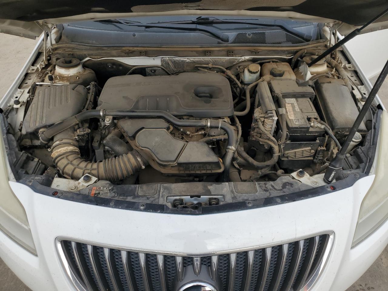 2012 Buick Regal - Image 13