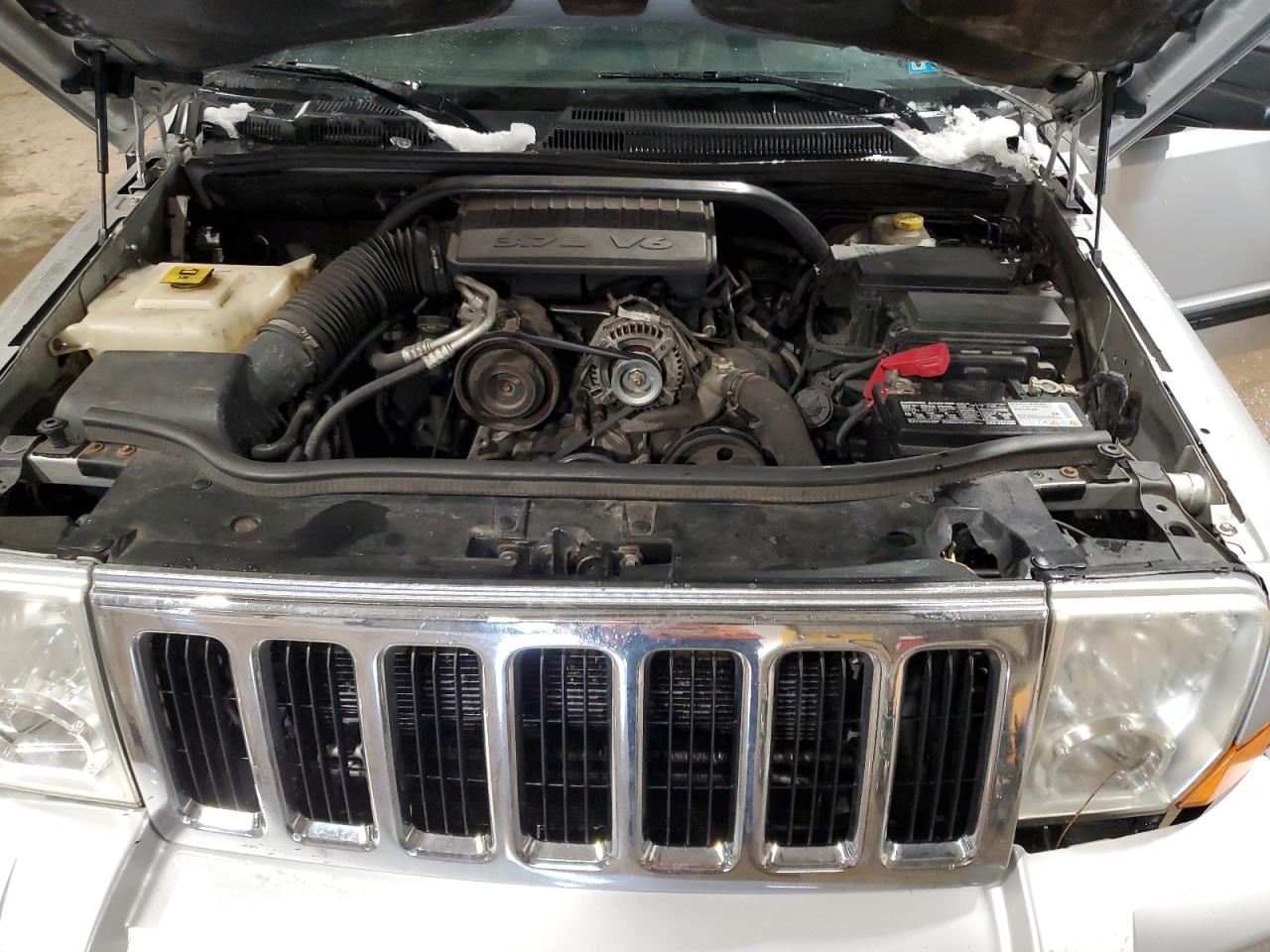 2009 Jeep Commander - Image 12