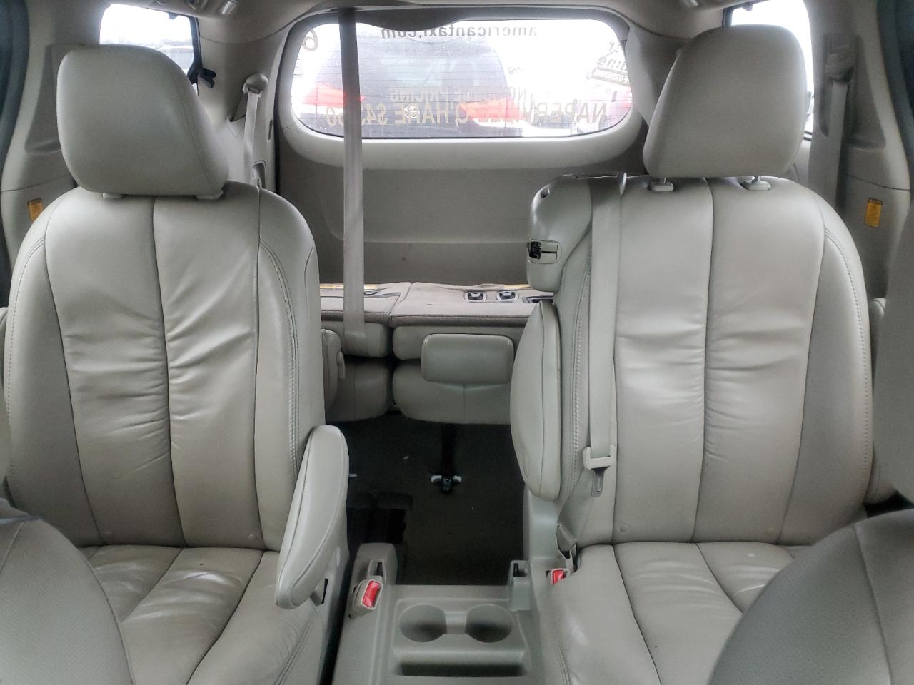 2011 Toyota Sienna - Image 10