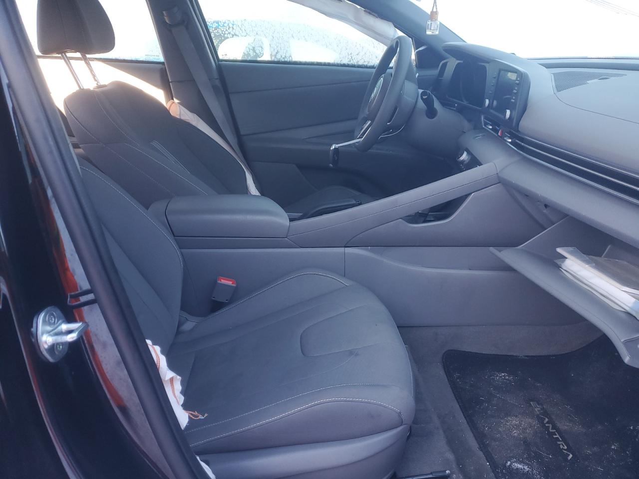 2022 Hyundai Elantra - Image 7