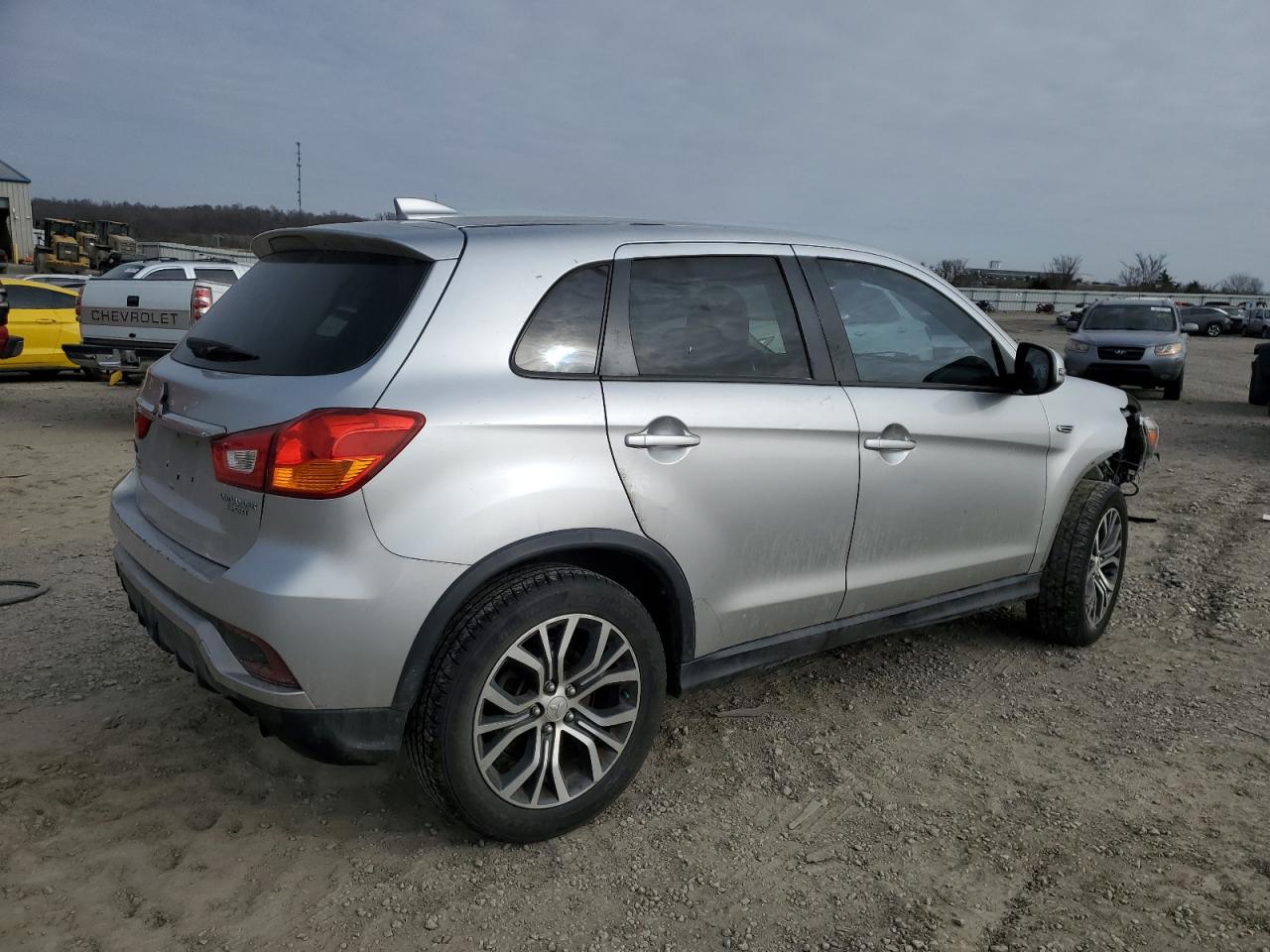 2019 Mitsubishi Outlander - Image 3