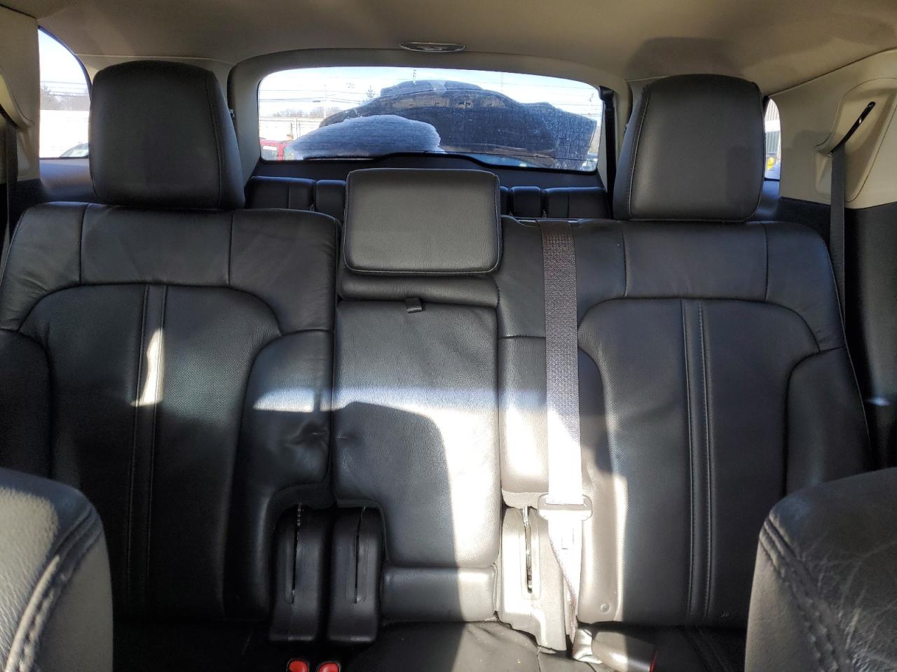 2018 Lincoln MKT - Image 10