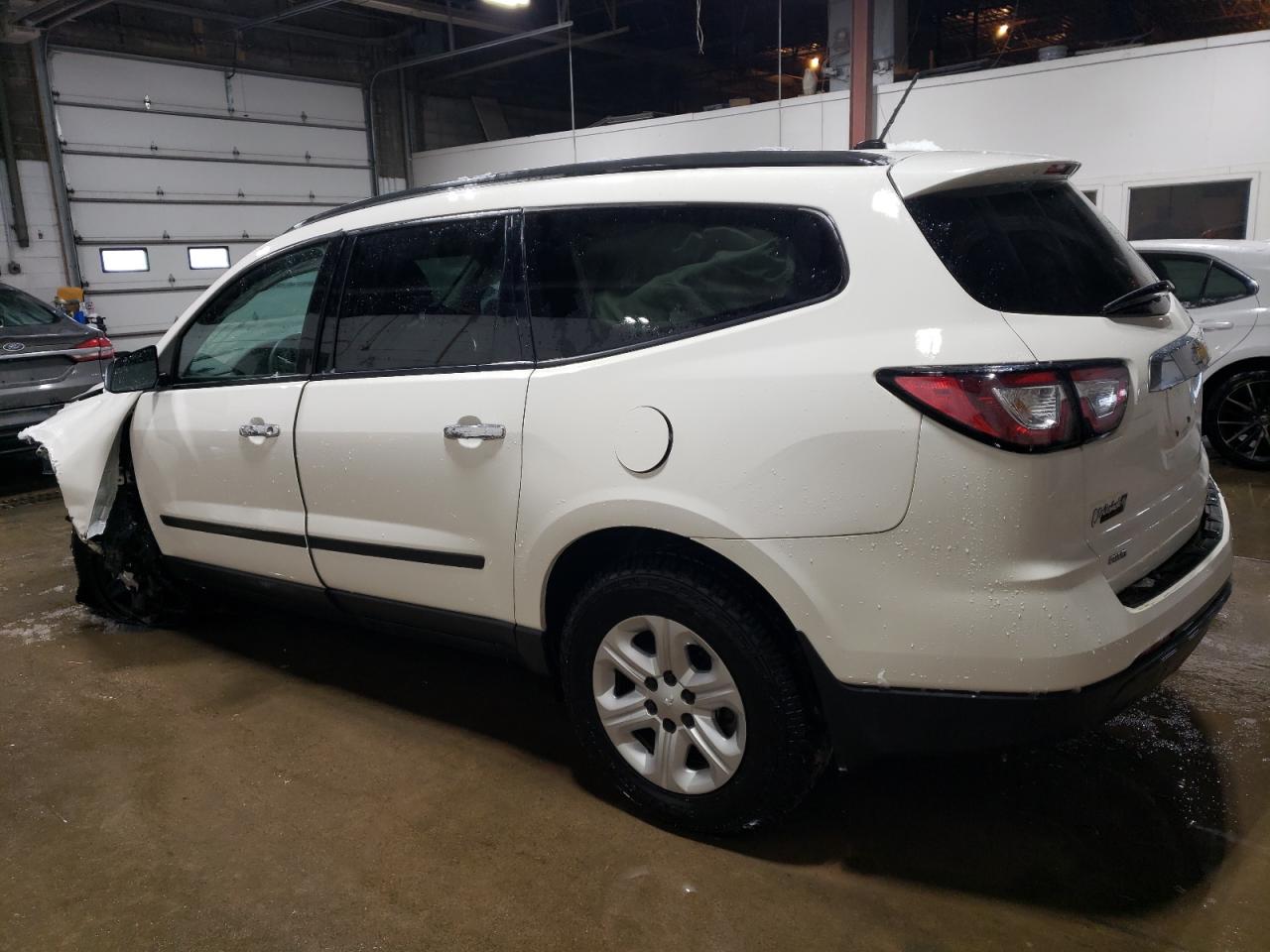 VIN 1GNKVFEDXFJ269402 2015 CHEVROLET TRAVERSE no.2