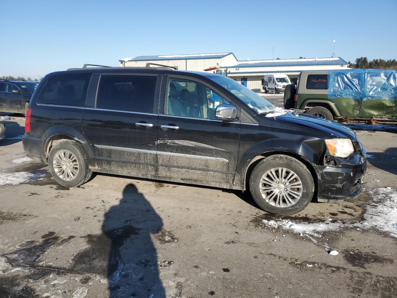 2013 Chrysler Town & Country - Image 4