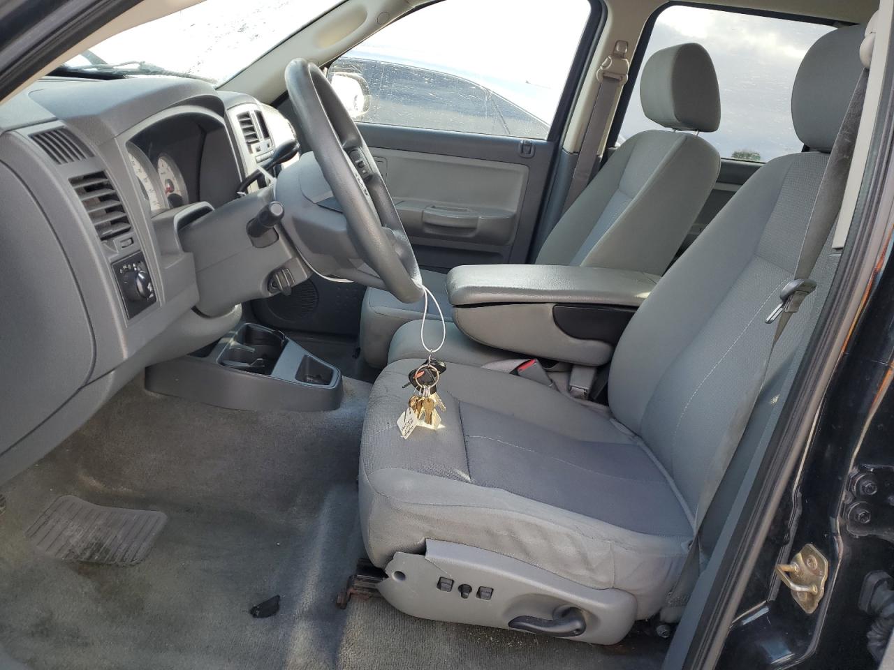 2006 Dodge Dakota - Image 7