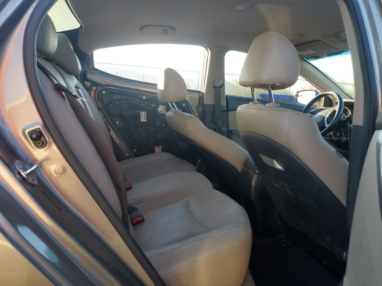 2015 Hyundai Elantra - Image 10