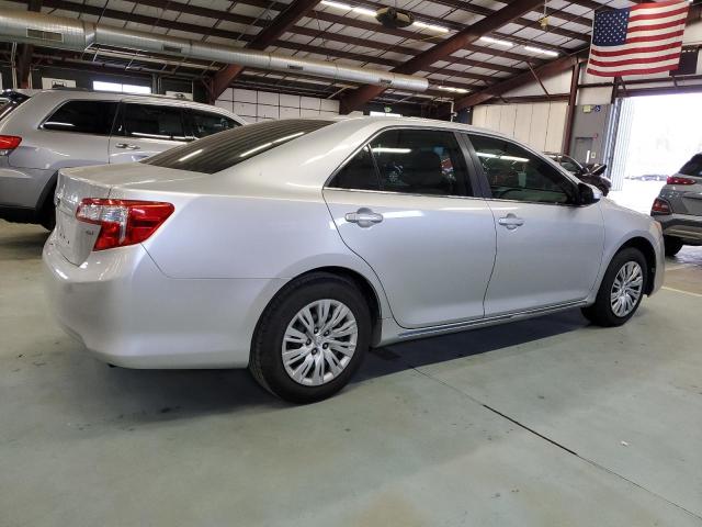 Sedans TOYOTA CAMRY 2013 Srebrny