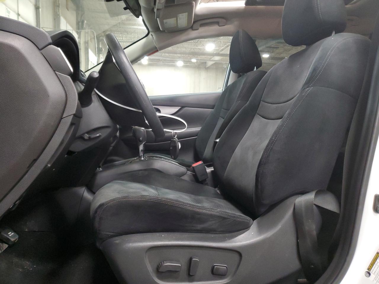 2016 Nissan Rogue - Image 7