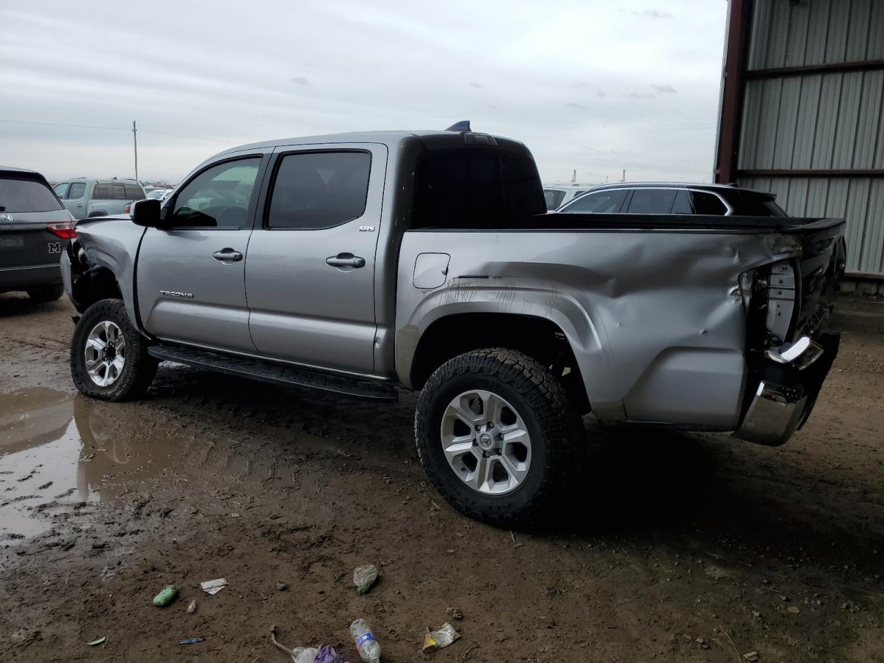 2016 Toyota Tacoma - Image 2