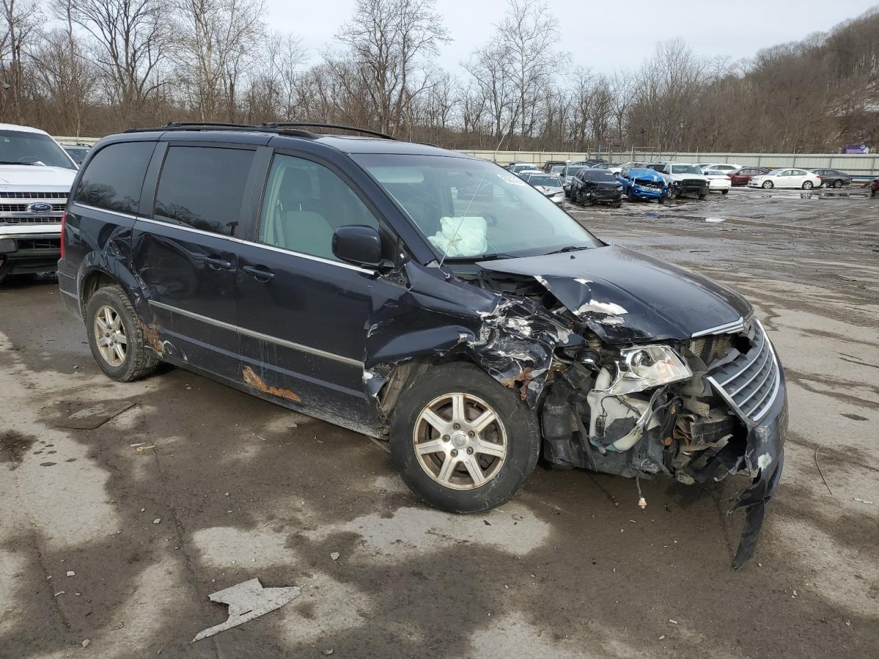 2010 Chrysler Town & Country - Image 4
