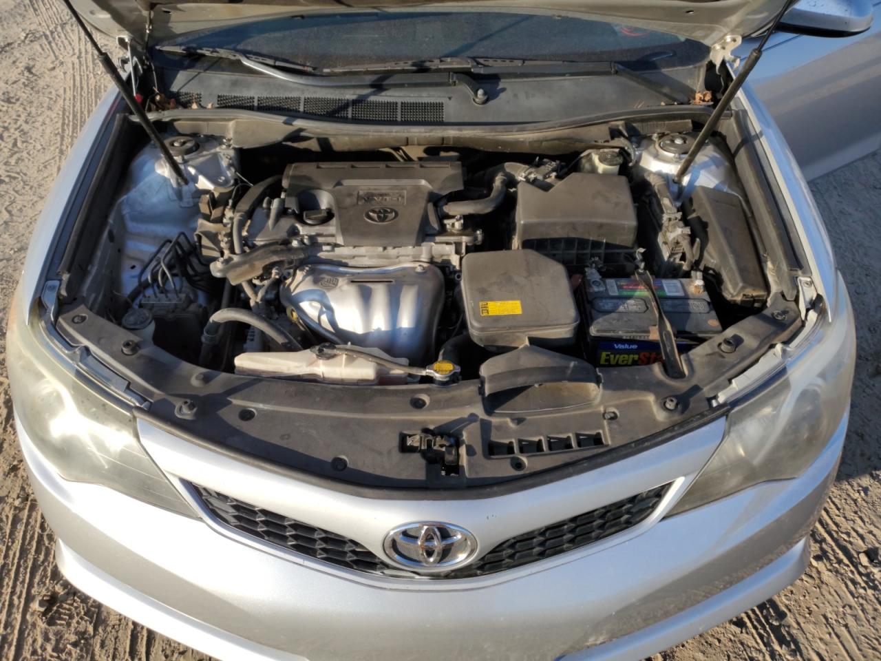 2014 Toyota Camry - Image 11