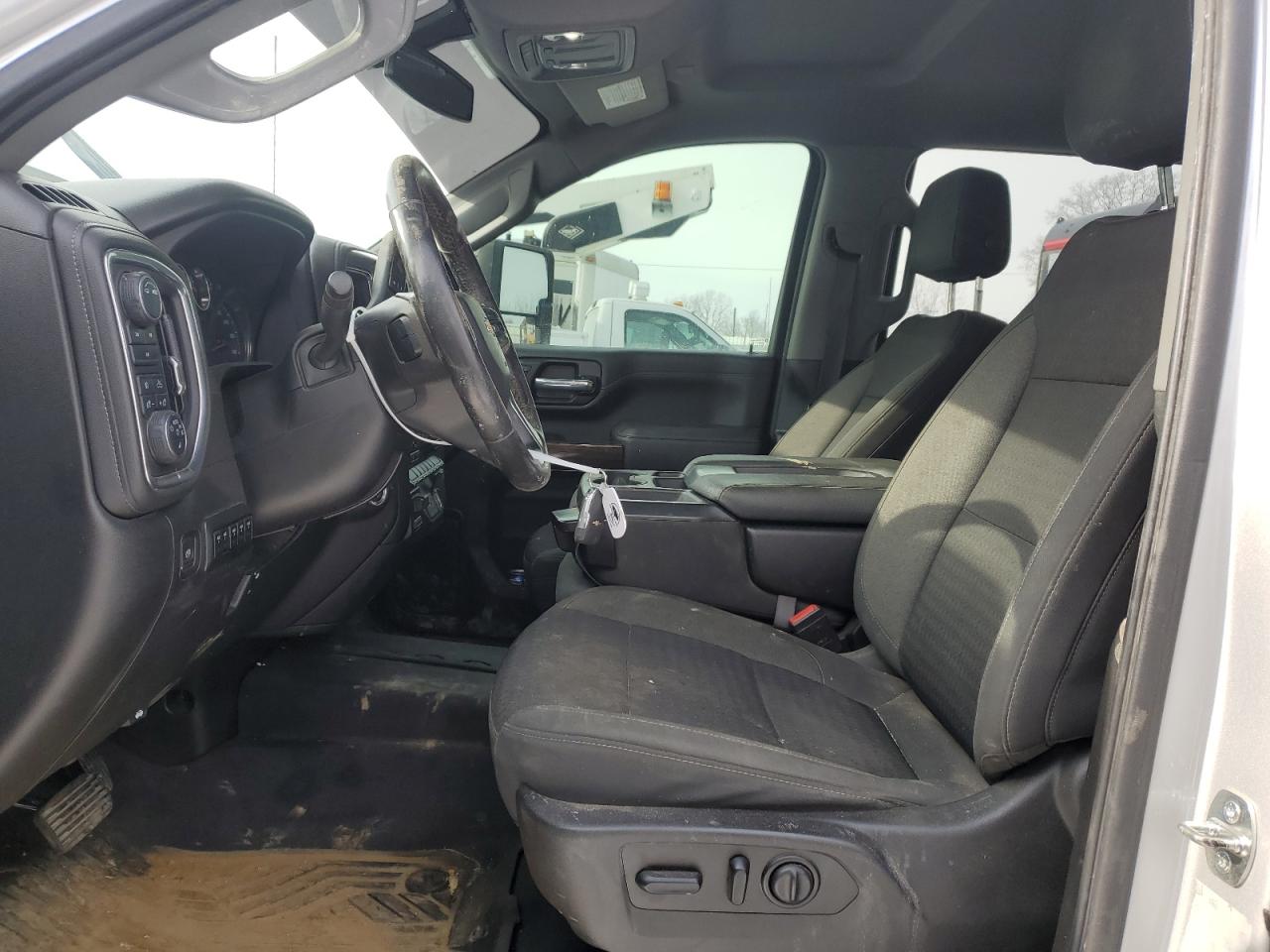 2022 Chevrolet Silverado - Image 7