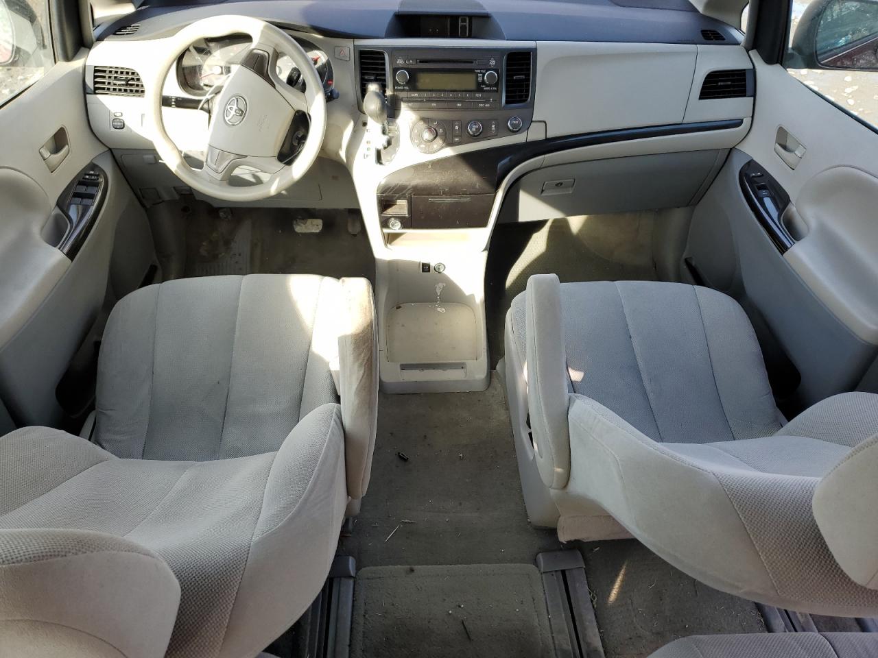 2012 Toyota Sienna - Image 8