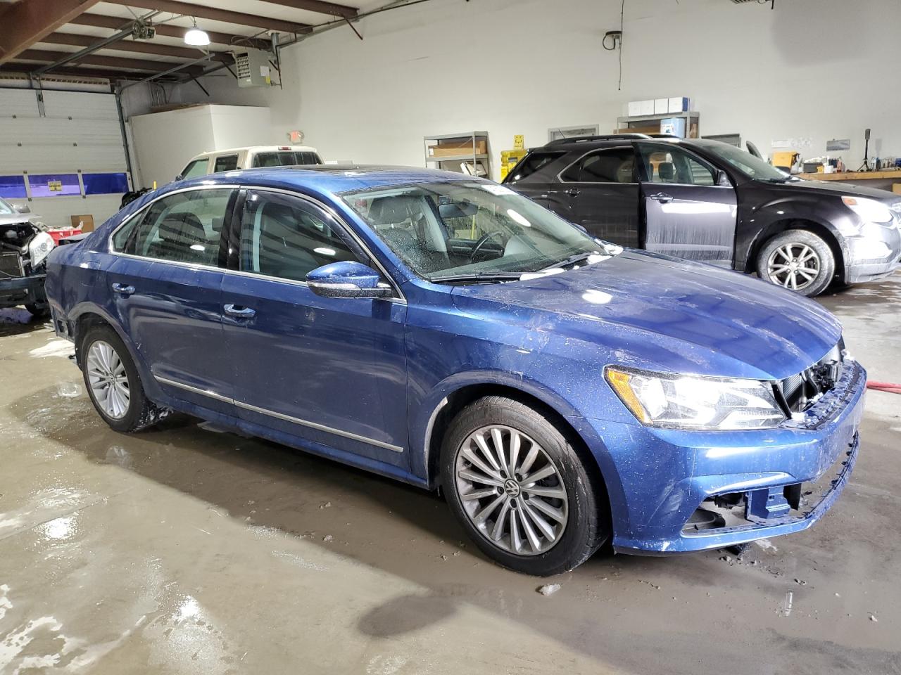 2016 Volkswagen Passat - Image 4