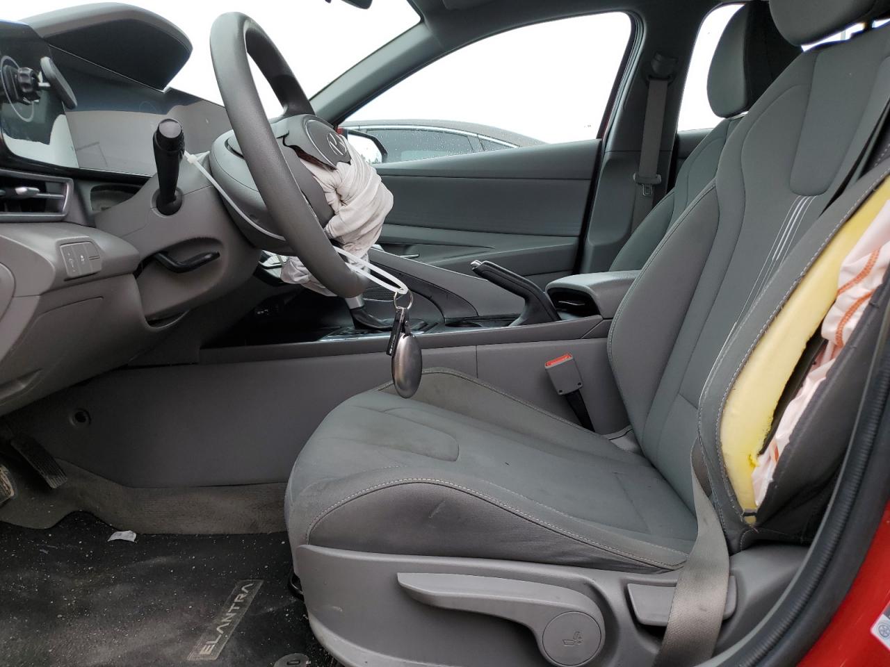 2024 Hyundai Elantra - Image 7