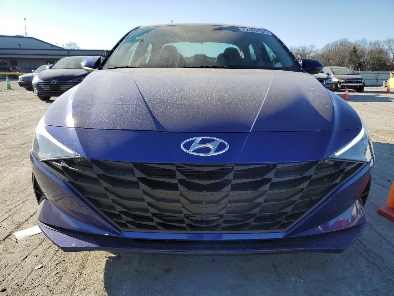 2023 Hyundai Elantra - Image 5