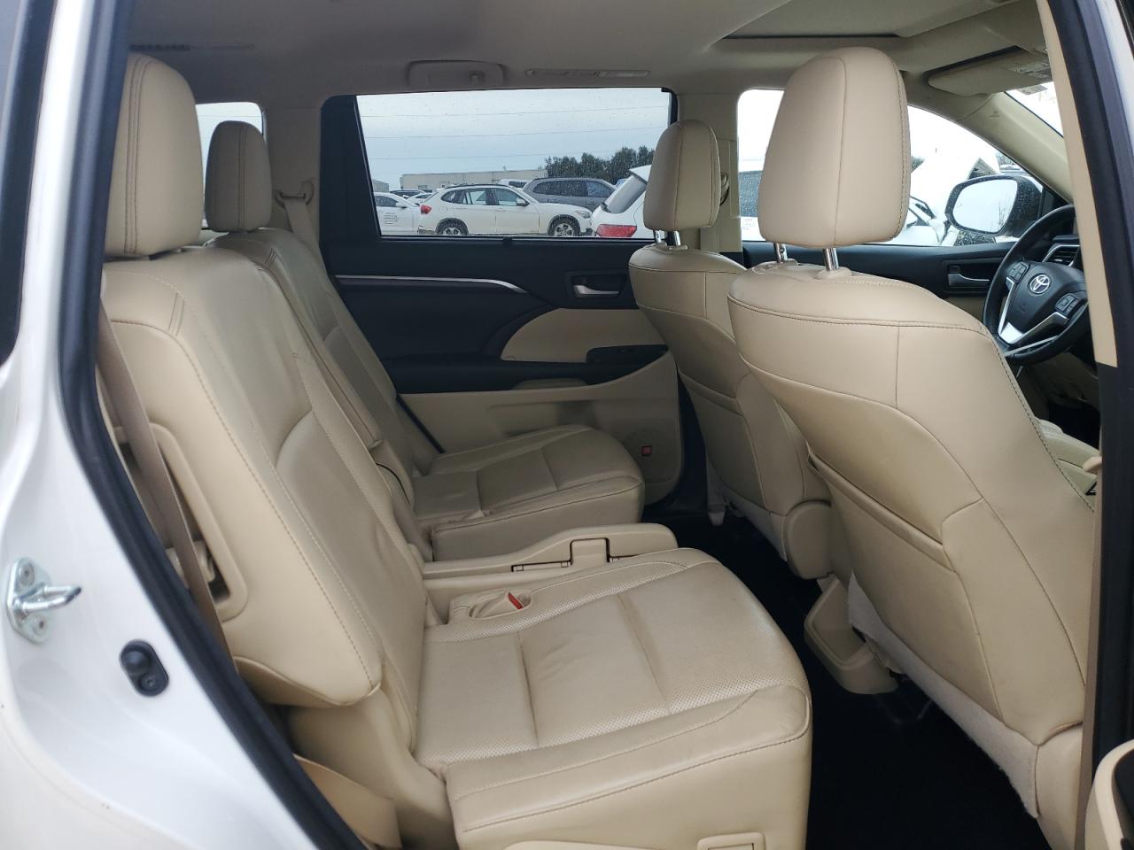 2015 Toyota Highlander - Image 11