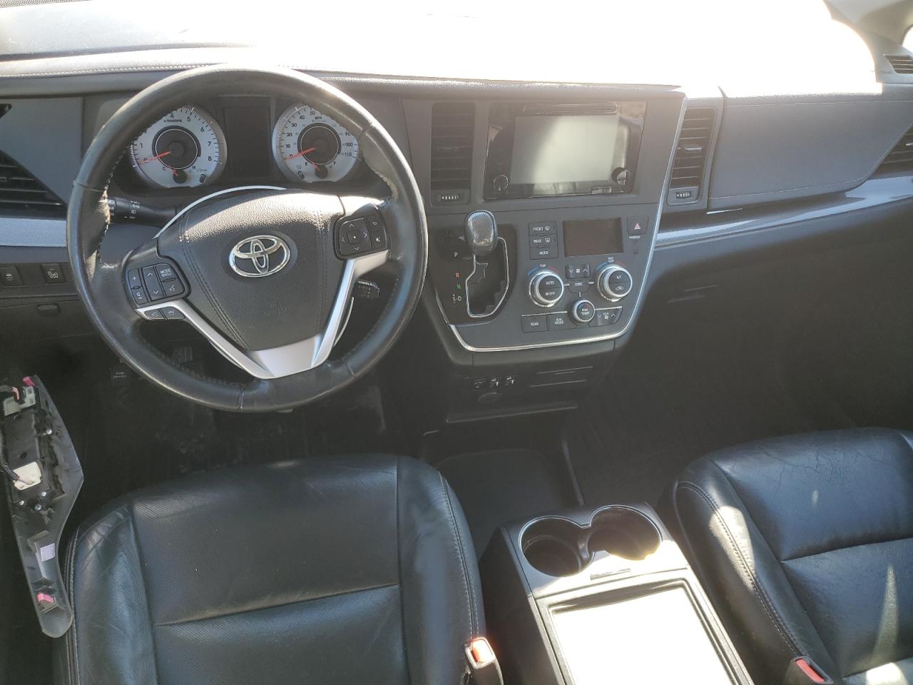 2015 Toyota Sienna - Image 8