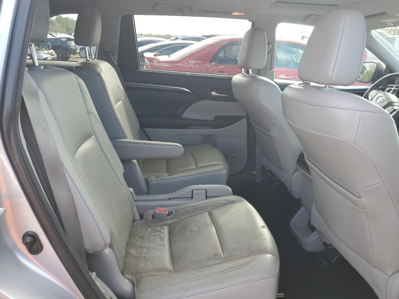 2015 Toyota Highlander - Image 11