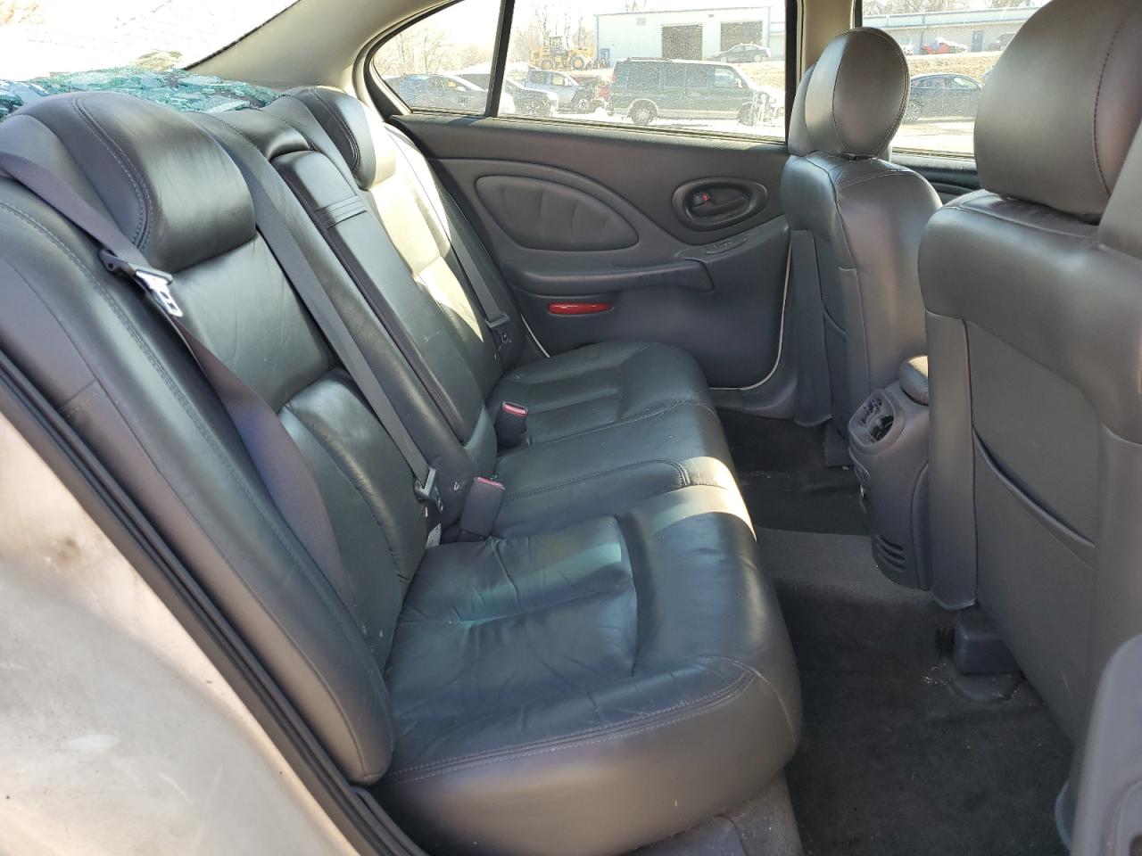 2003 Pontiac Bonneville - Image 11
