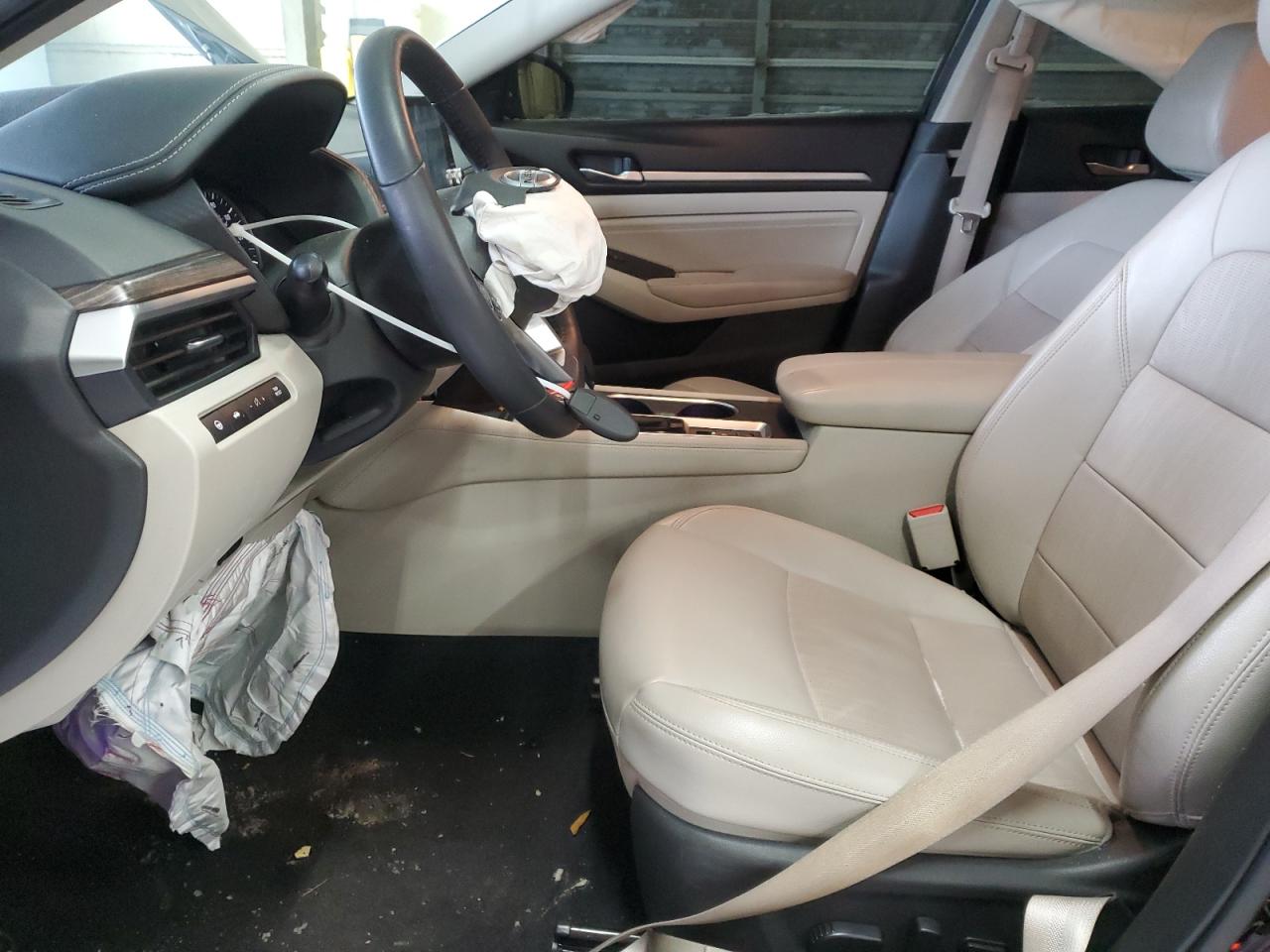 2019 Nissan Altima - Image 7