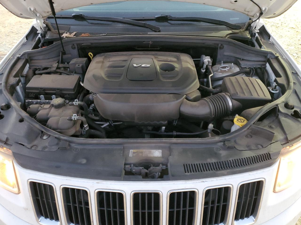 2016 Jeep Grand Cherokee - Image 12