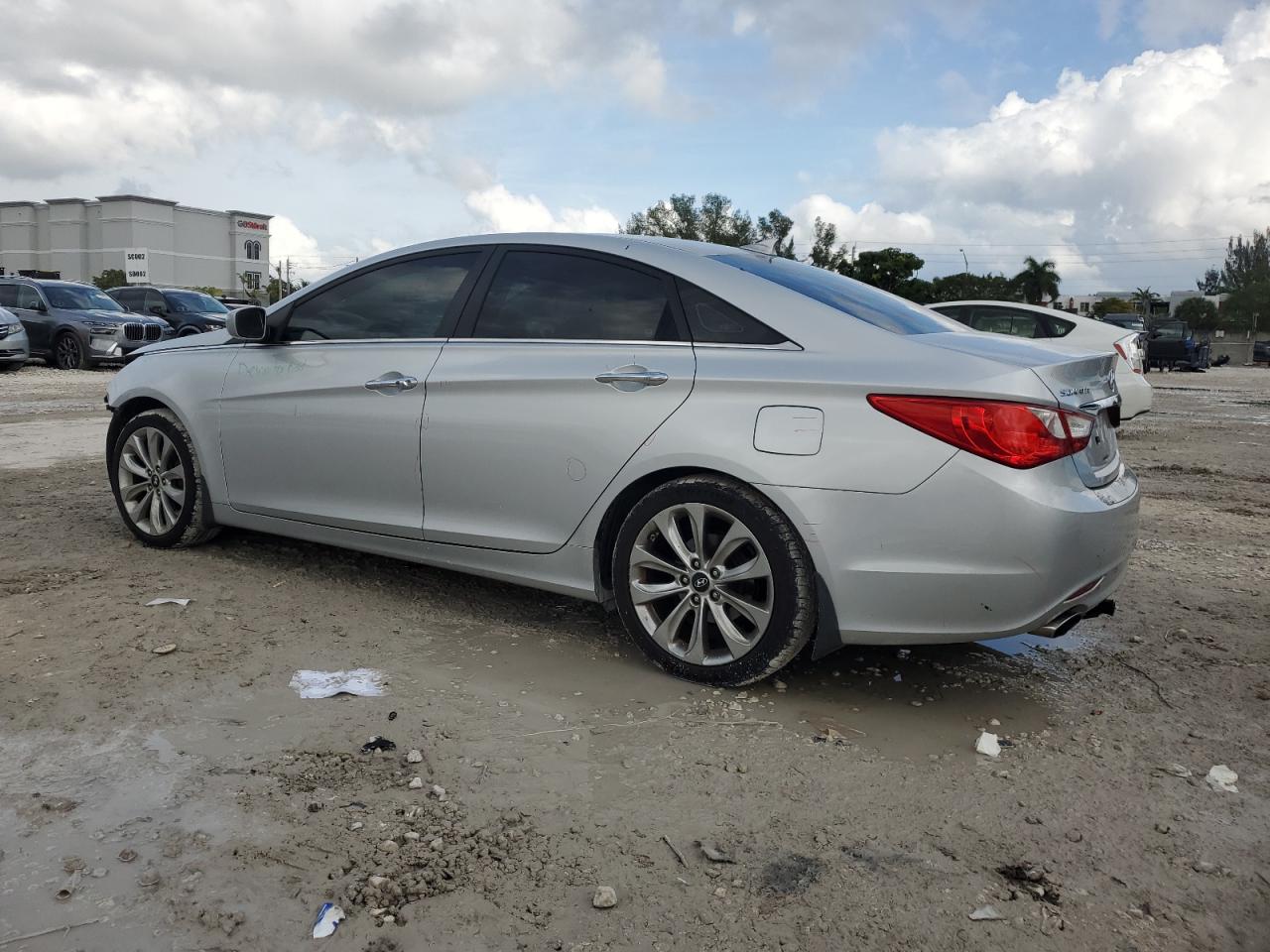2013 Hyundai Sonata - Image 2