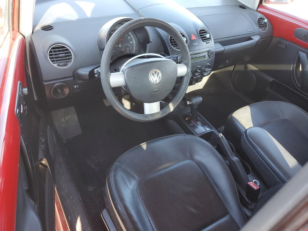 2010 Volkswagen Beetle - Image 8
