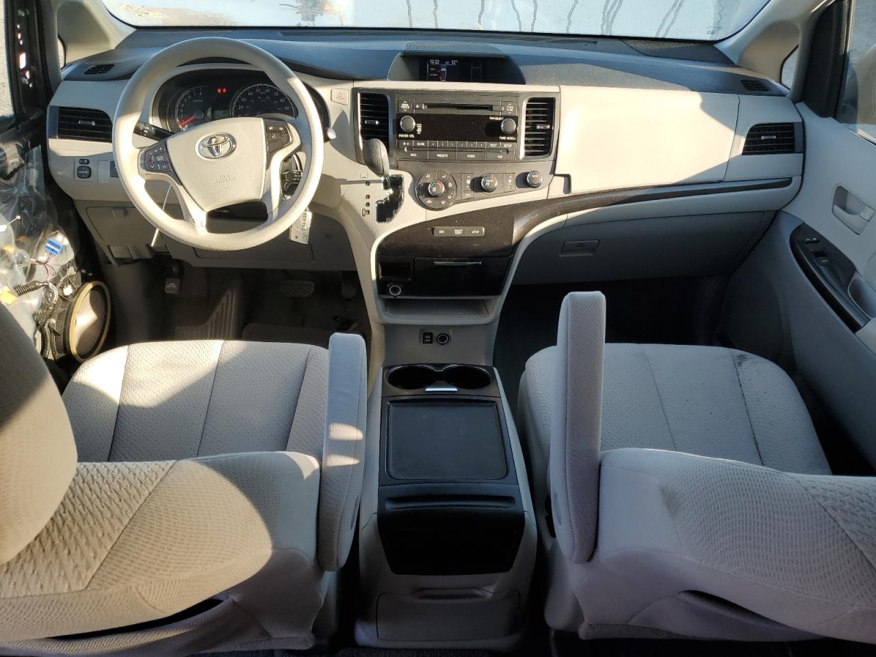 2012 Toyota Sienna - Image 8