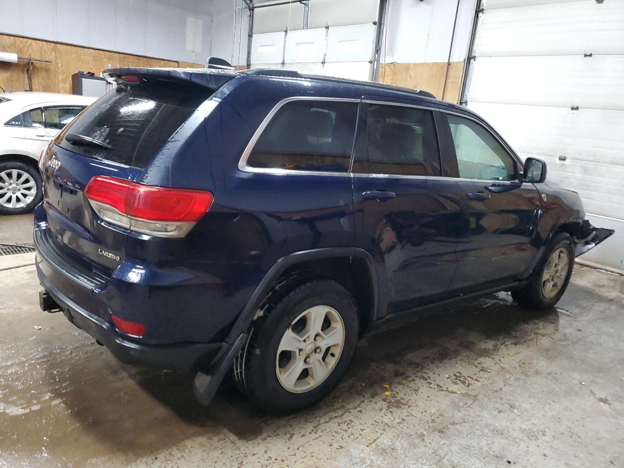 2017 Jeep Grand Cherokee - Image 3