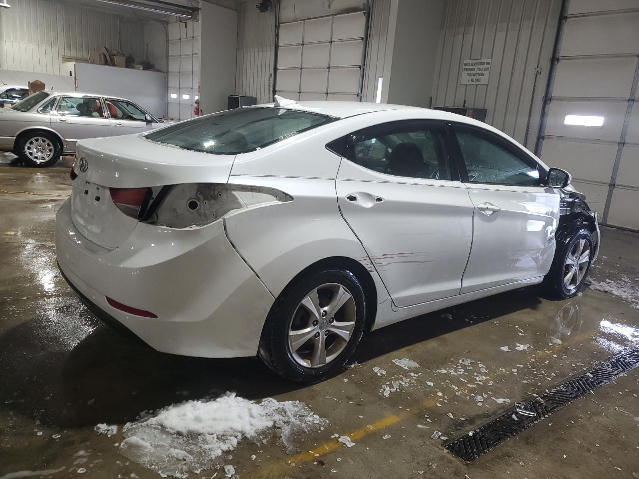 2016 Hyundai Elantra - Image 3