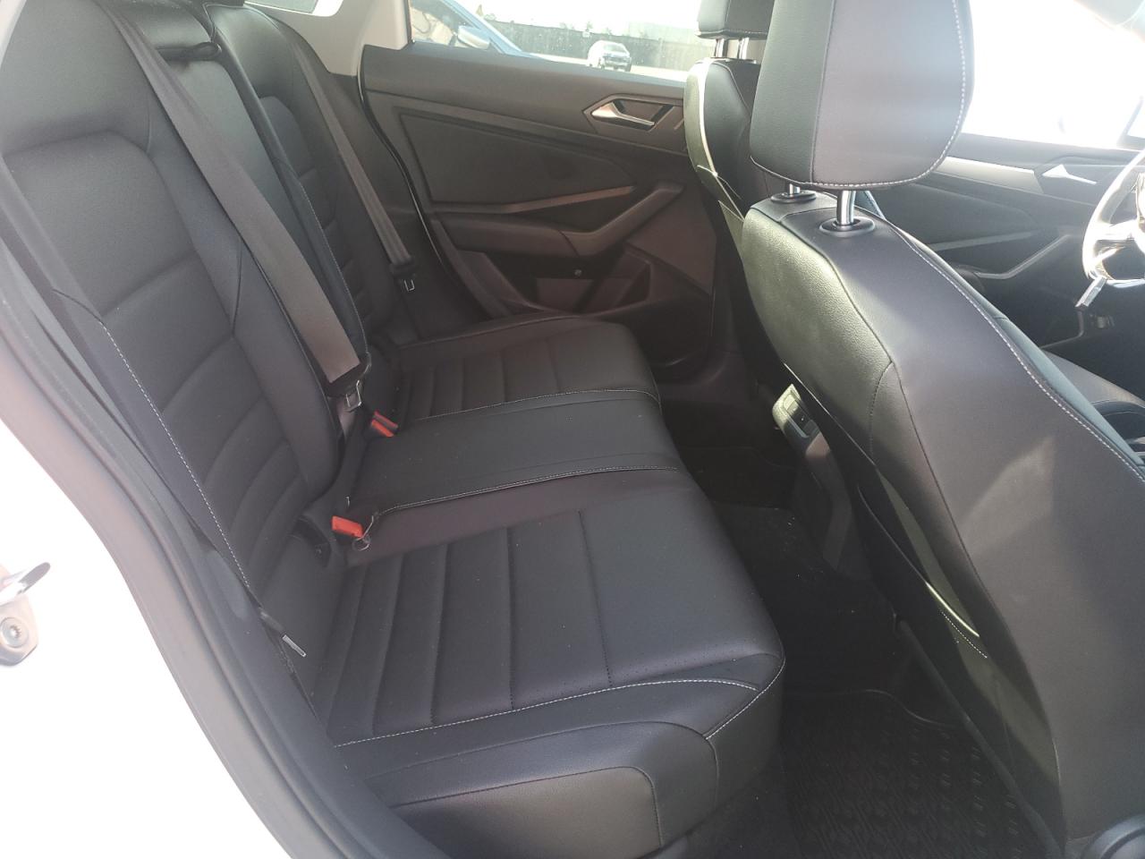 2021 Volkswagen Jetta - Image 11