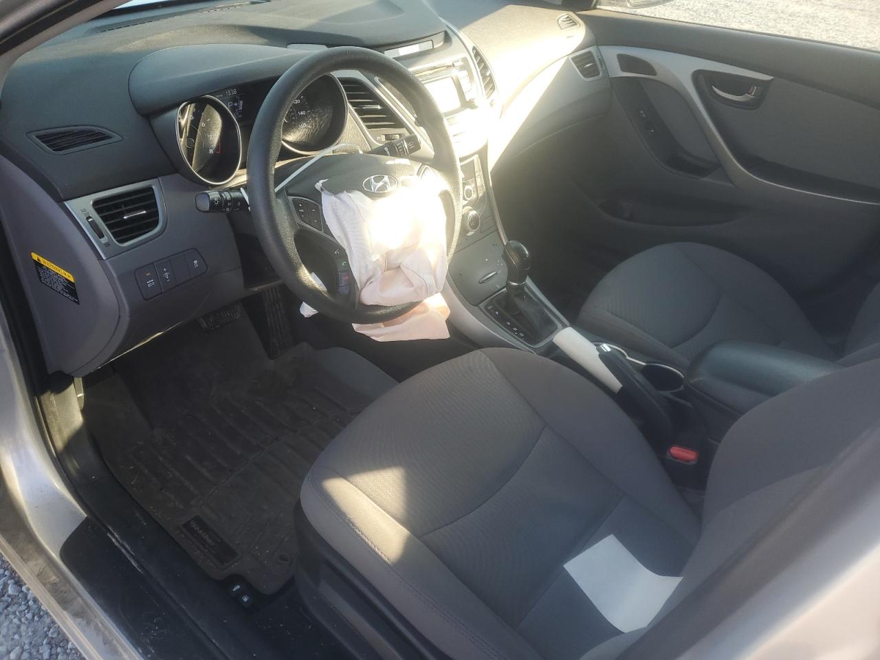 2015 Hyundai Elantra - Image 8