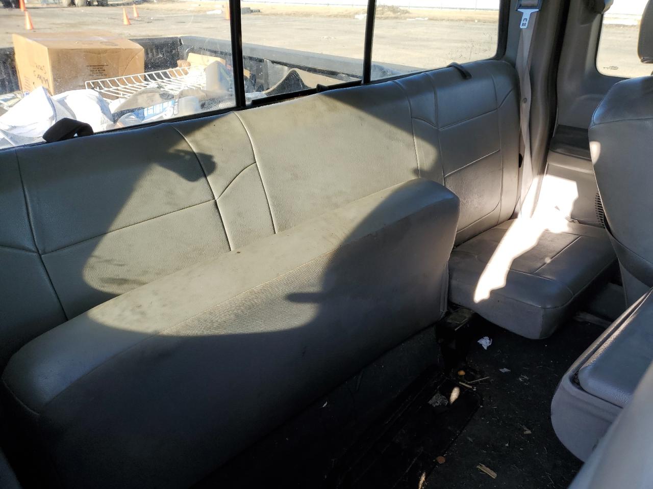 2003 Ford F250 - Image 10