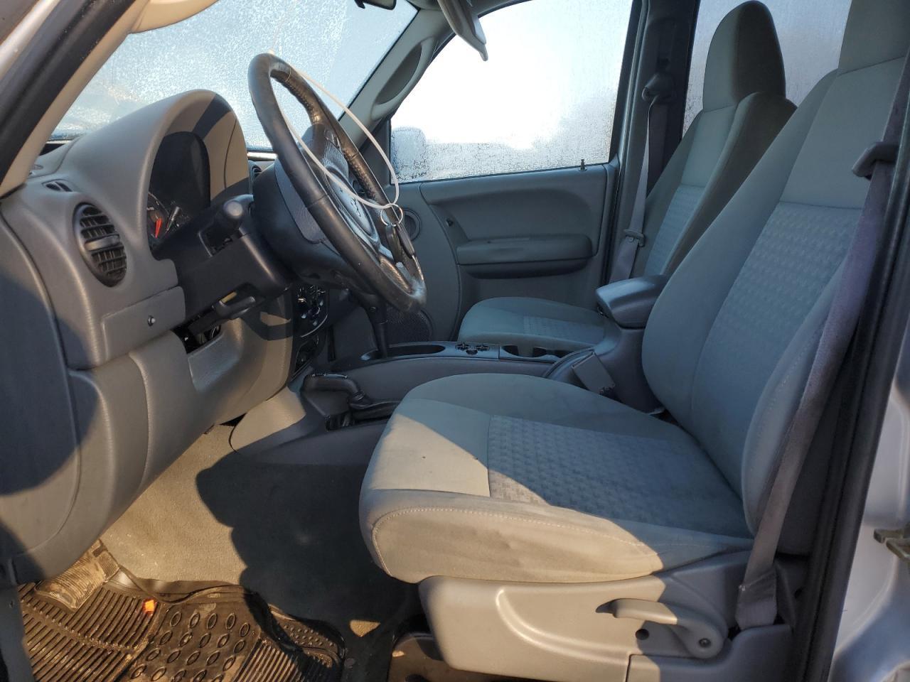 2006 Jeep Liberty (North America) - Image 7