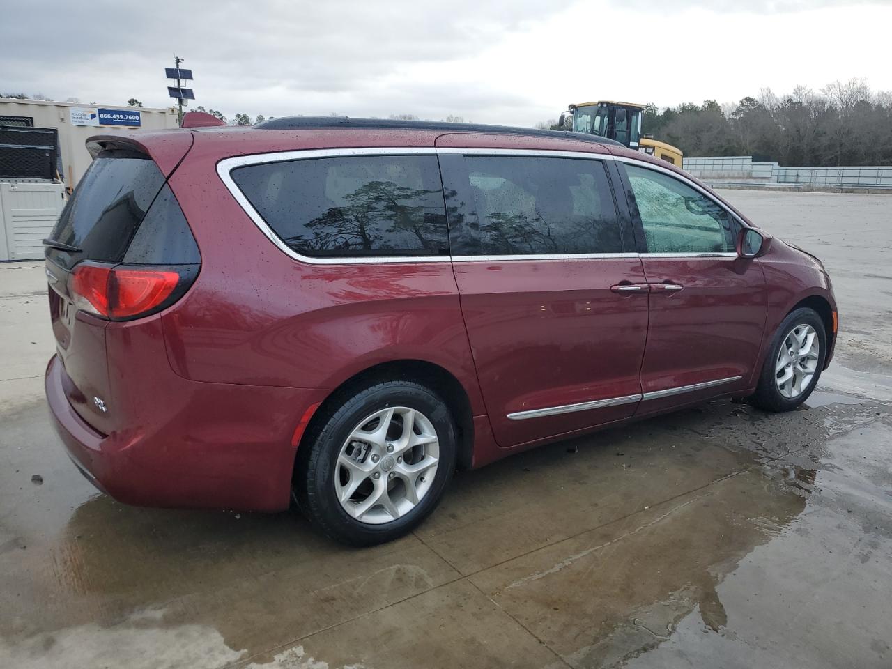 2017 Chrysler Pacifica - Image 3