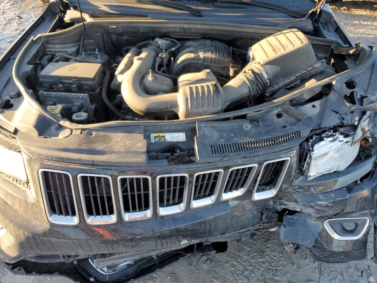 2015 Jeep Grand Cherokee - Image 12