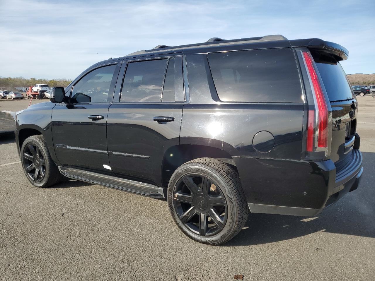 VIN 1GYS3BKJ0JR234955 2018 CADILLAC ESCALADE no.2