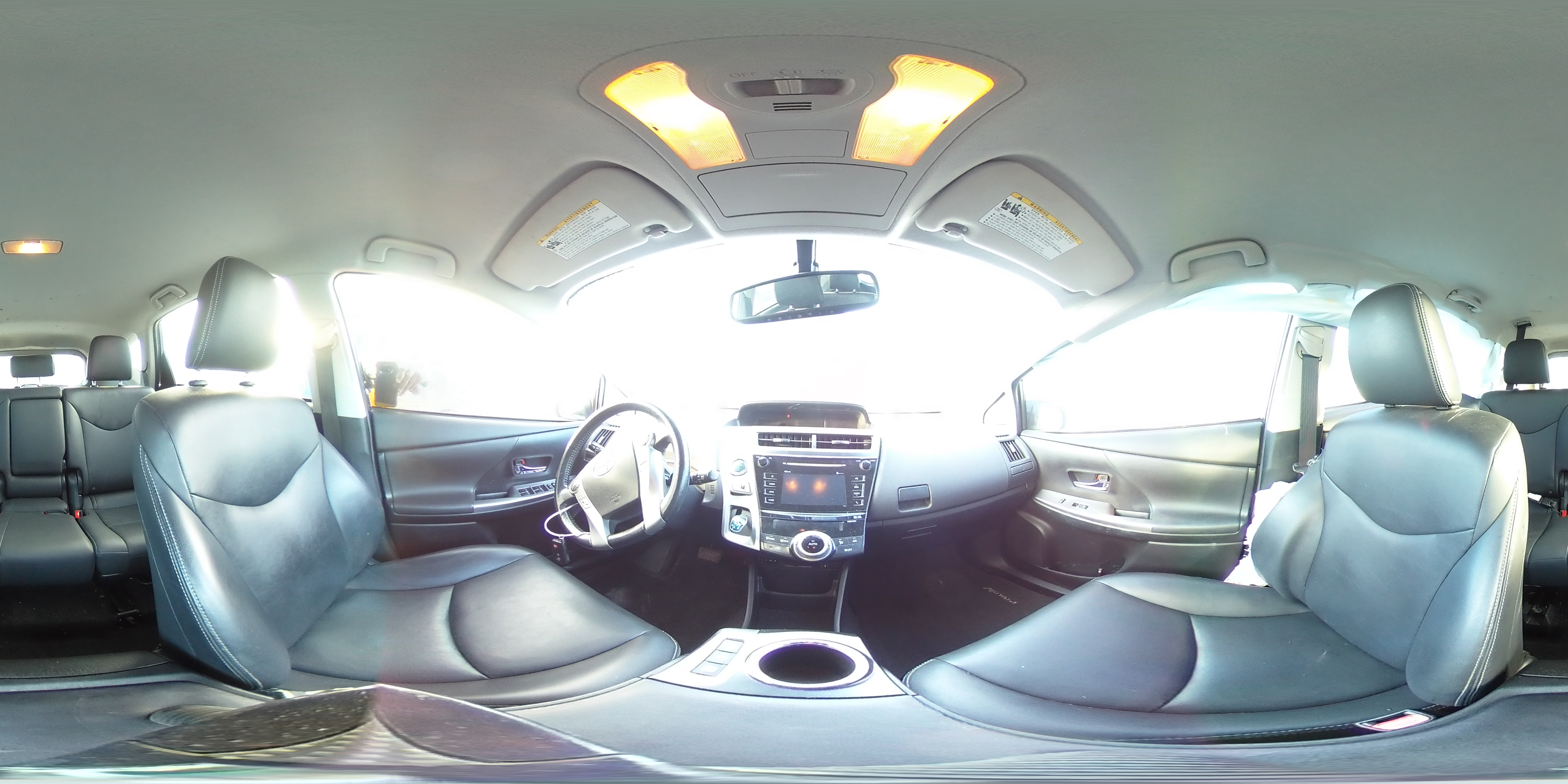 2015 Toyota Prius - Image 13